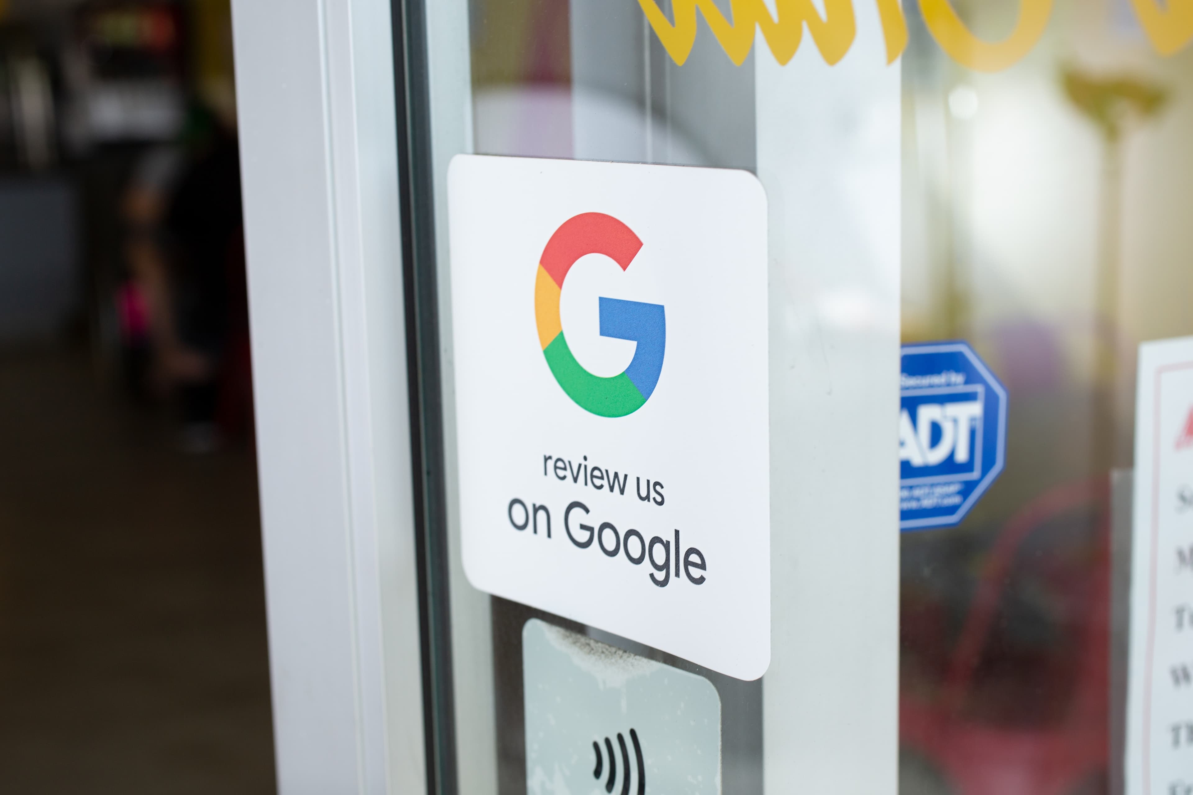 Kann man negative Google Bewertungen löschen?