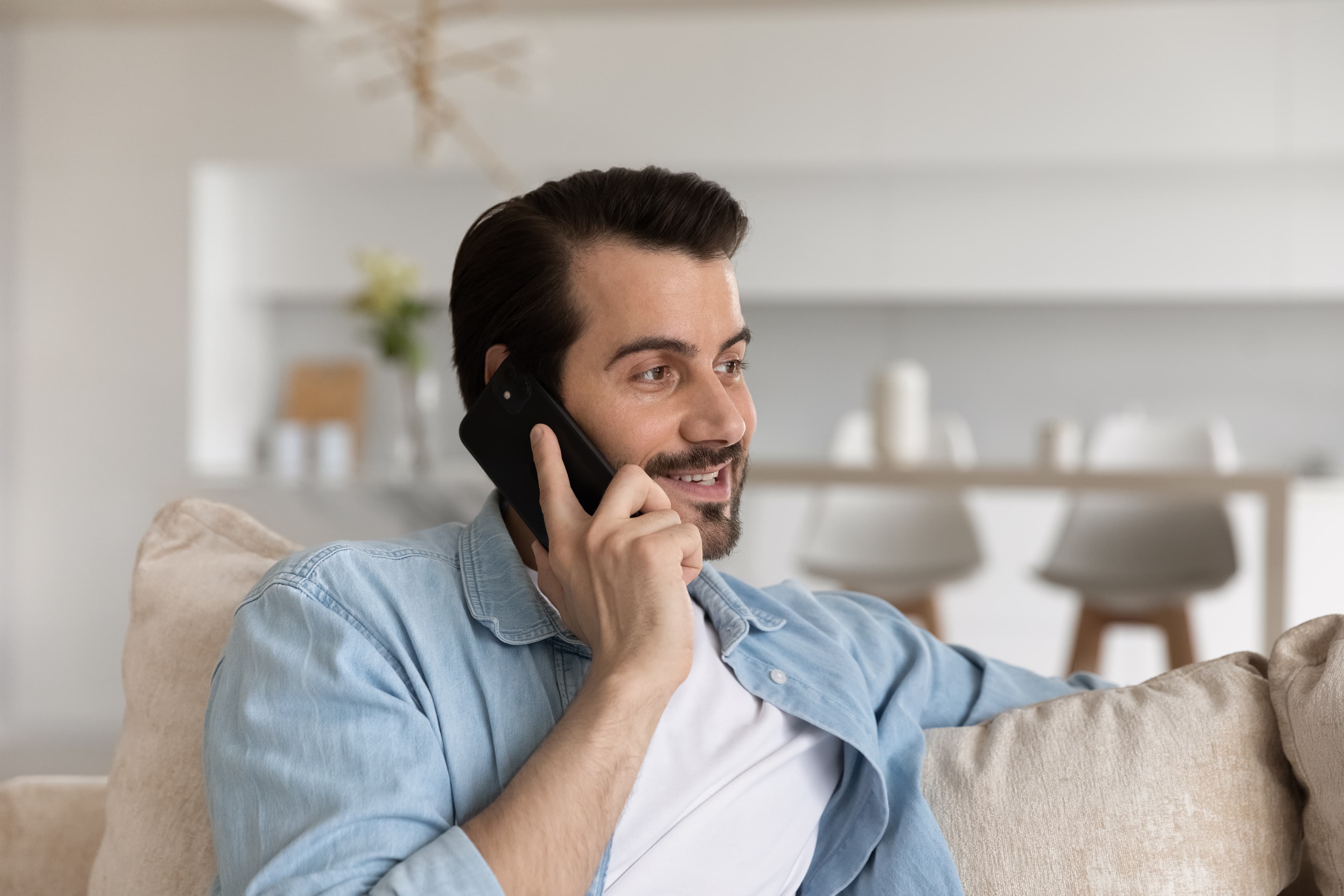 foto mann telefoniert handy