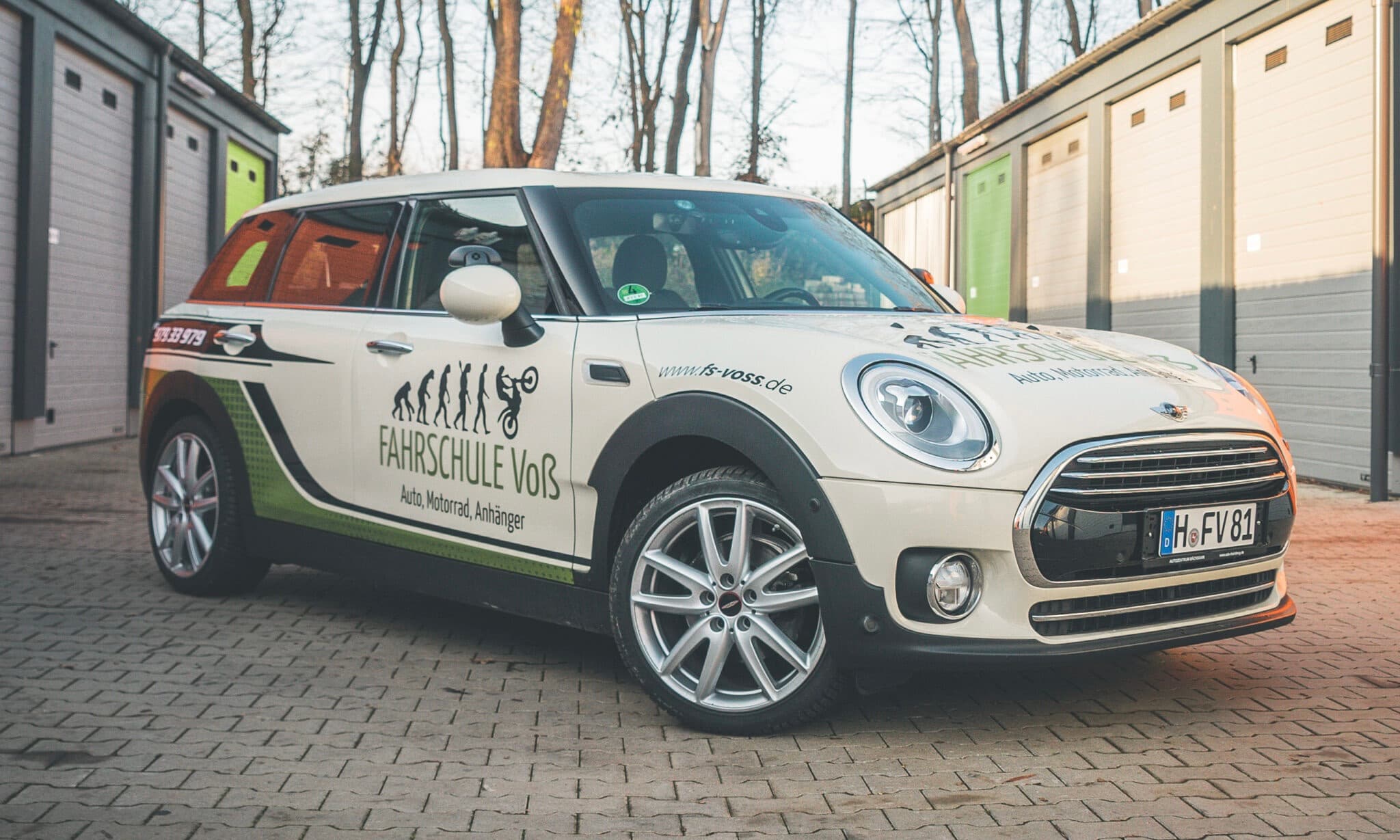 Mit Superchat koordiniert die Fahrschule Voß GmbH & Co. KG Termine & versendet Rechnungen